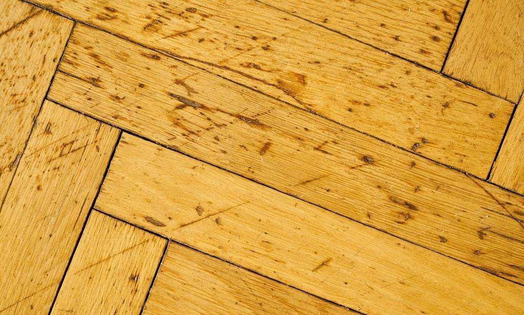 Astuces pour maintenir la beauté de votre parquet en région bordelaise